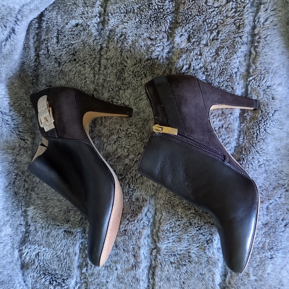 Women's Vince Camuto Velino Booties sz 9 - Picture 4 of 6